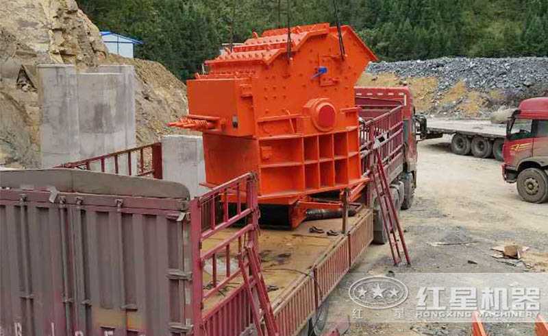 紅星用戶細(xì)碎機(jī)安裝現(xiàn)場(chǎng)，紅星技術(shù)人員免費(fèi)指導(dǎo)安裝