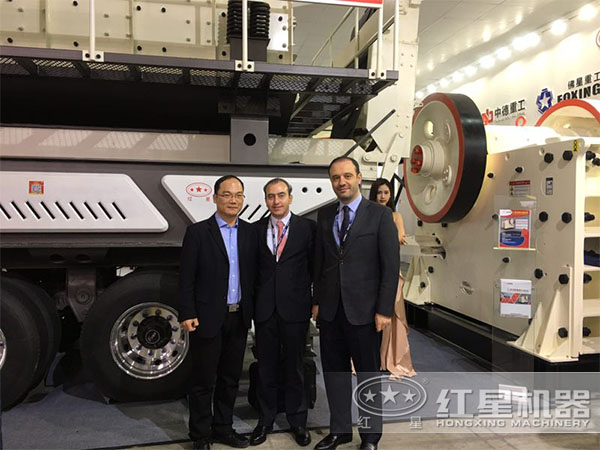 紅星顎式破碎機(jī)展會(huì)現(xiàn)場(chǎng)