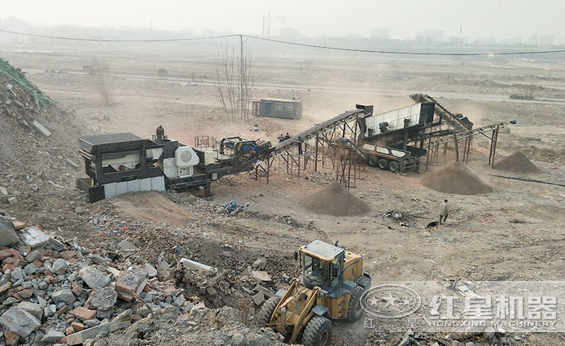 移動式破石機碎石現(xiàn)場