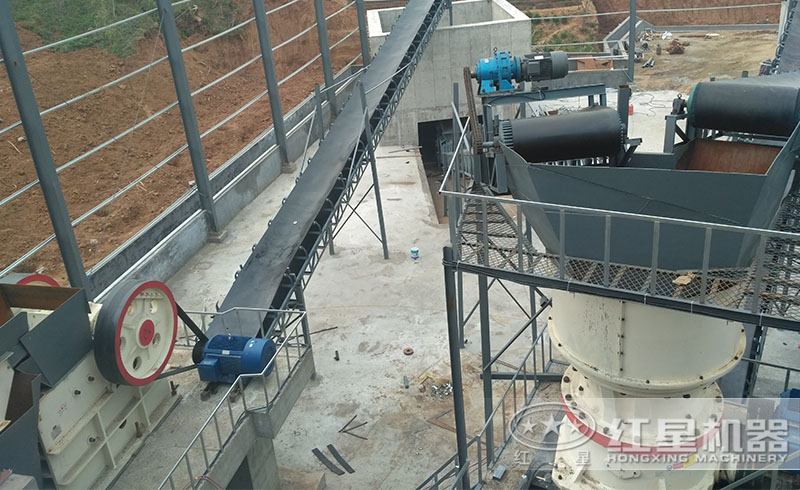 山東日產(chǎn)2000噸的碎石生產(chǎn)線現(xiàn)場(chǎng)