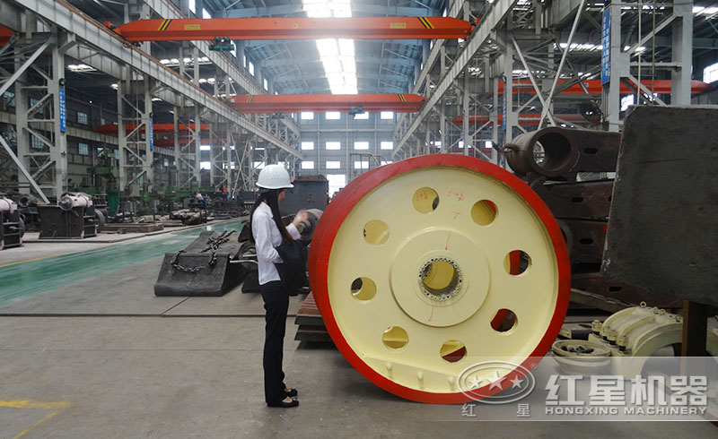 紅星顎式破碎機(jī)鑄造車間——顎式破碎機(jī)飛輪