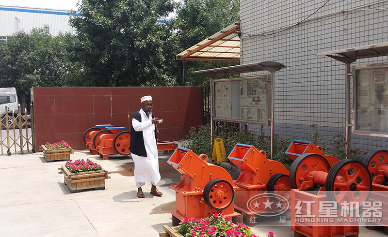 紅星錘式破碎機(jī)高質(zhì)低價(jià)，遠(yuǎn)銷各地