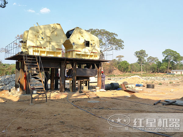 紅星反擊式破碎機(jī)安裝現(xiàn)場