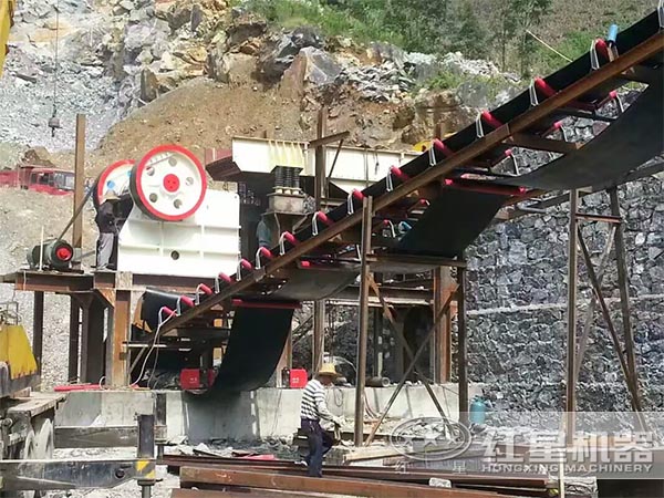 紅星顎式破碎機(jī)生產(chǎn)線(xiàn)現(xiàn)場(chǎng)