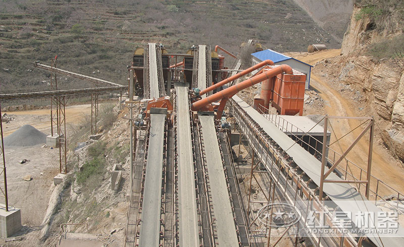 紅星用戶固定石頭粉碎機(jī)碎石生產(chǎn)線現(xiàn)場