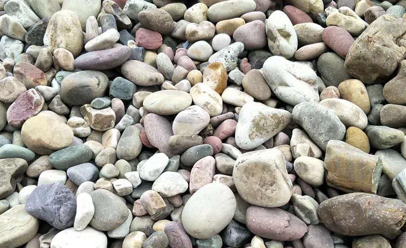 鵝卵石原料豐富，布局廣泛，是高品質(zhì)機(jī)制沙的重要原料
