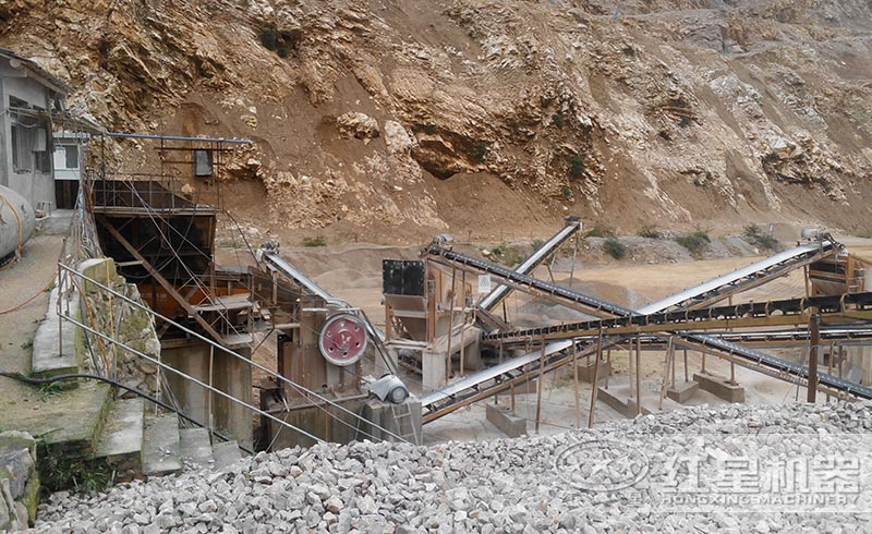 紅星顎式破碎機(jī)碎石現(xiàn)場