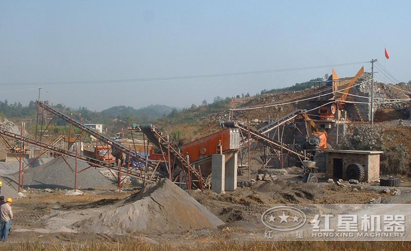 紅星顎式破碎機(jī)碎石現(xiàn)場