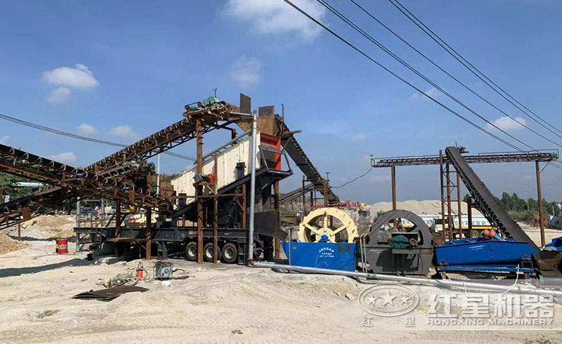 紅星用戶移動式沙子細(xì)碎整形機制砂現(xiàn)場