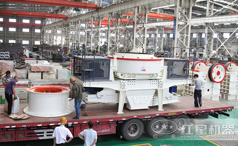 山西用戶訂購的整套沙子細(xì)碎整形機正火速裝車發(fā)貨中