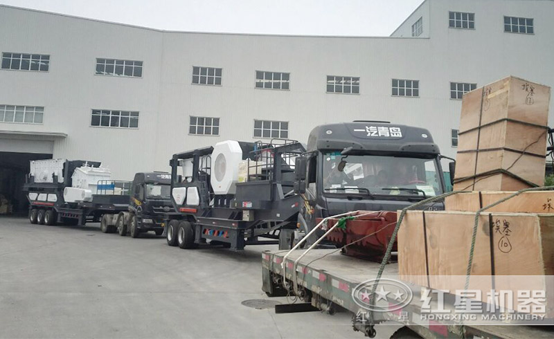 埃塞用戶不遠(yuǎn)千里來紅星廠區(qū)參觀定制的全套移動式沙子細(xì)碎整形設(shè)備正火速發(fā)貨中