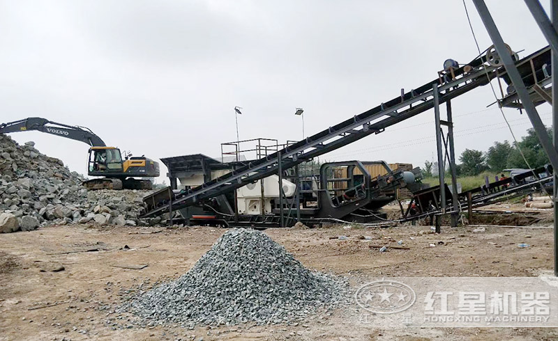 紅星用戶移動式破碎現(xiàn)場