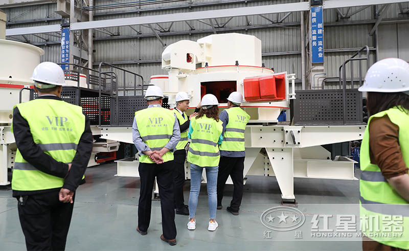 紅星制砂設(shè)備質(zhì)高價廉，吸引各地用戶前來參觀考察