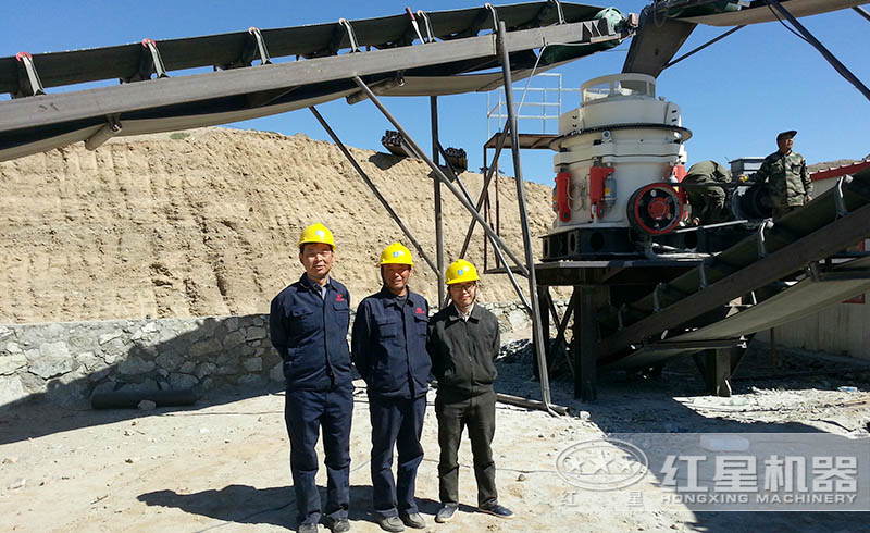 紅星技術(shù)人員深入用戶現(xiàn)場進行技術(shù)指導