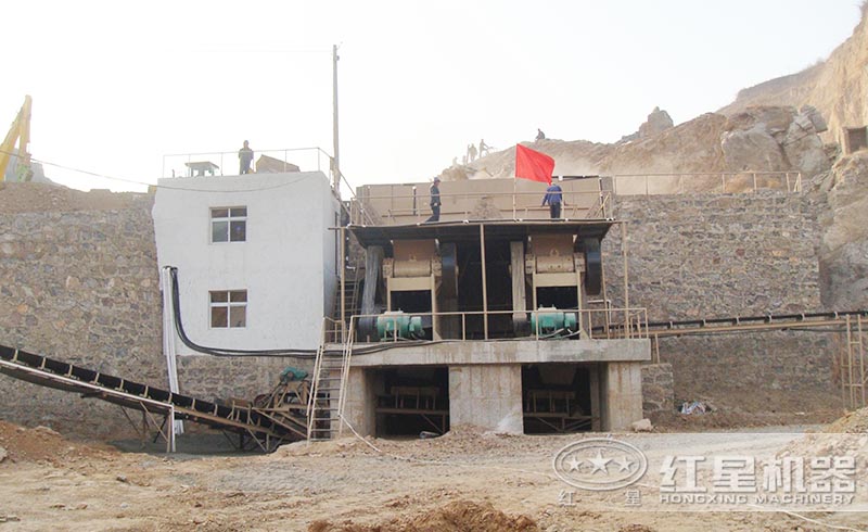 紅星用戶時產(chǎn)300噸的砂石破碎現(xiàn)場