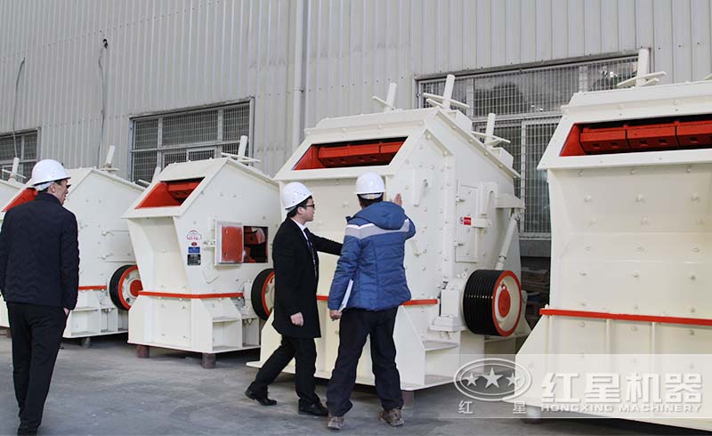 用戶來紅星廠區(qū)參觀購置砂石設(shè)備