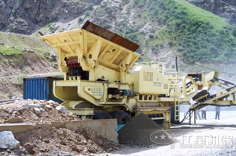 移動(dòng)破碎站粗破現(xiàn)場