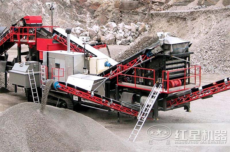 履帶式移動制砂生產(chǎn)線現(xiàn)場