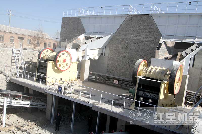 已經(jīng)投入生產(chǎn)的鄂式破碎機