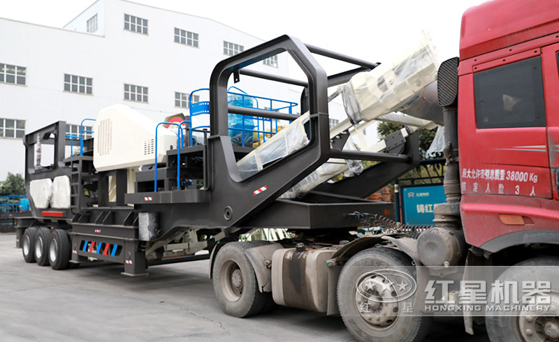 移動式破碎機(jī)發(fā)貨現(xiàn)場圖