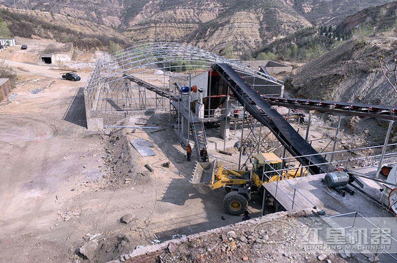 小型石頭破碎現(xiàn)場實拍圖