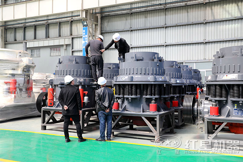 復(fù)合圓錐破碎機用戶參觀現(xiàn)場