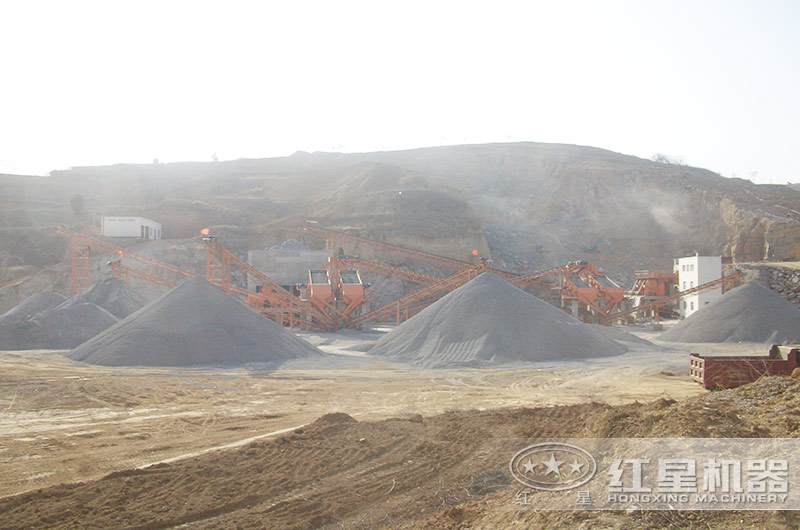 新型石料破碎生產(chǎn)線現(xiàn)場實拍