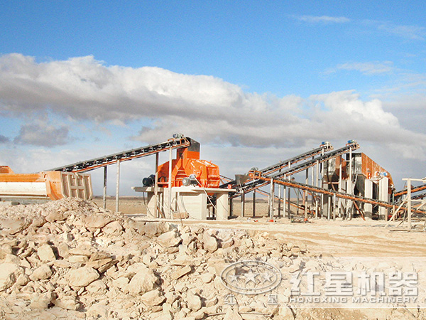 兩臺(tái)反擊式破碎機(jī)組合生產(chǎn)現(xiàn)場(chǎng)