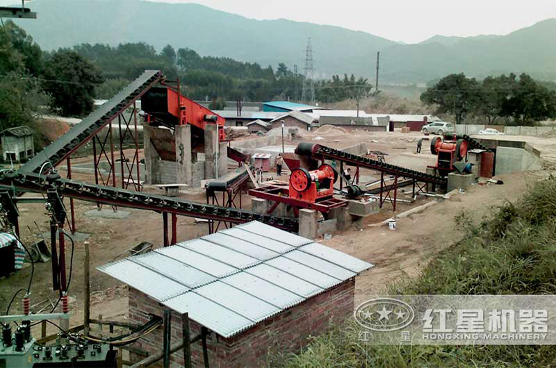 小型石頭破碎生產(chǎn)現(xiàn)場