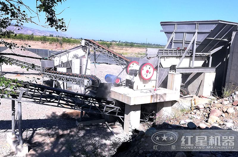 顎式破碎機(jī)生產(chǎn)現(xiàn)場直拍