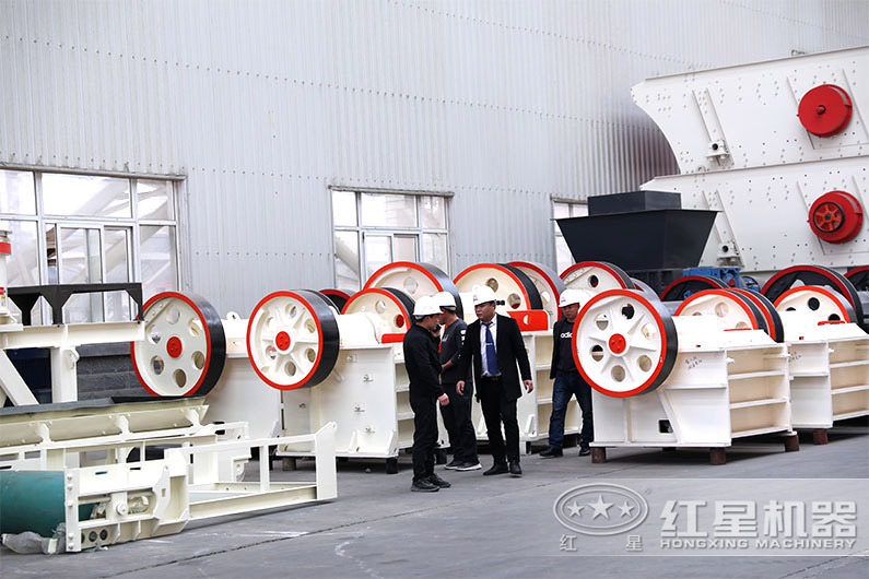 不同型號的PE顎破機