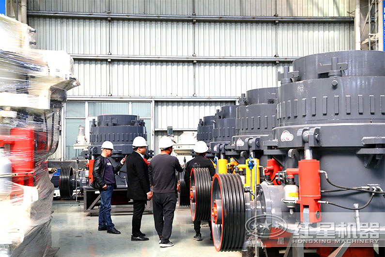 客戶來公司考察圓錐破碎機