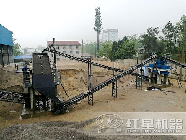 膠帶輸送機(jī)應(yīng)用范圍廣