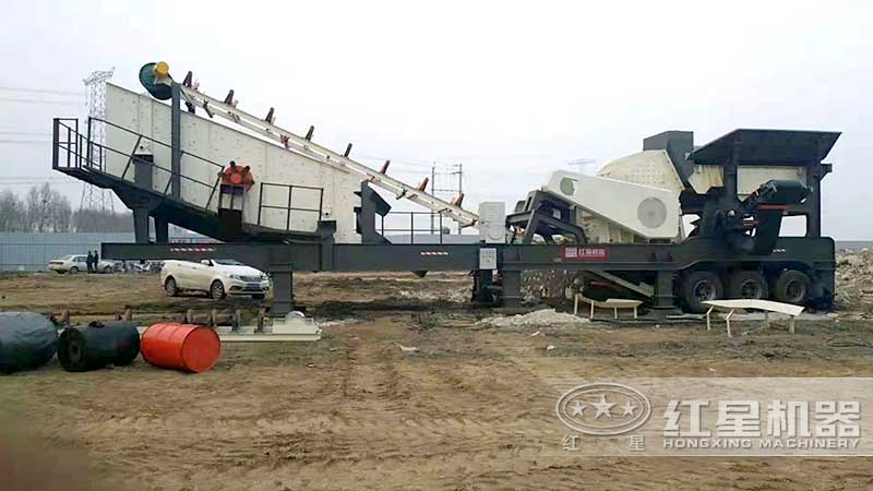 移動(dòng)錘式粉煤機(jī)安裝現(xiàn)場(chǎng)