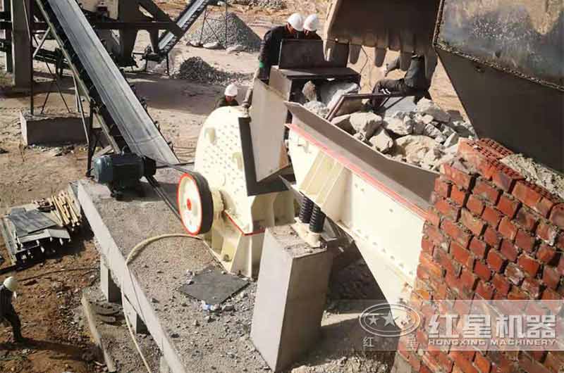 重錘式破碎機(jī)加工現(xiàn)場(chǎng)