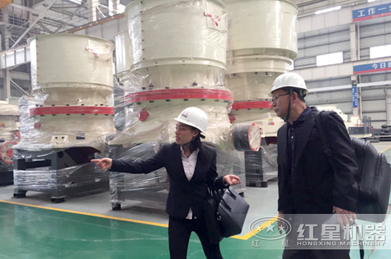 客戶來廠考察圓錐破碎機