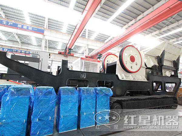 時產(chǎn)150噸的顎破履帶移動破碎站