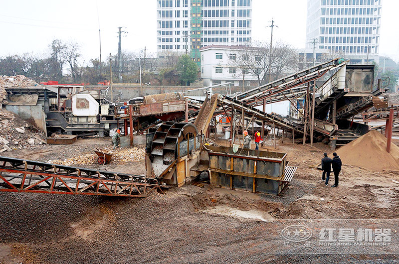 混凝土移動(dòng)破碎生產(chǎn)線現(xiàn)場(chǎng)