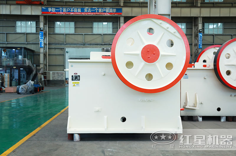 小型號(hào)的顎式破碎機(jī)