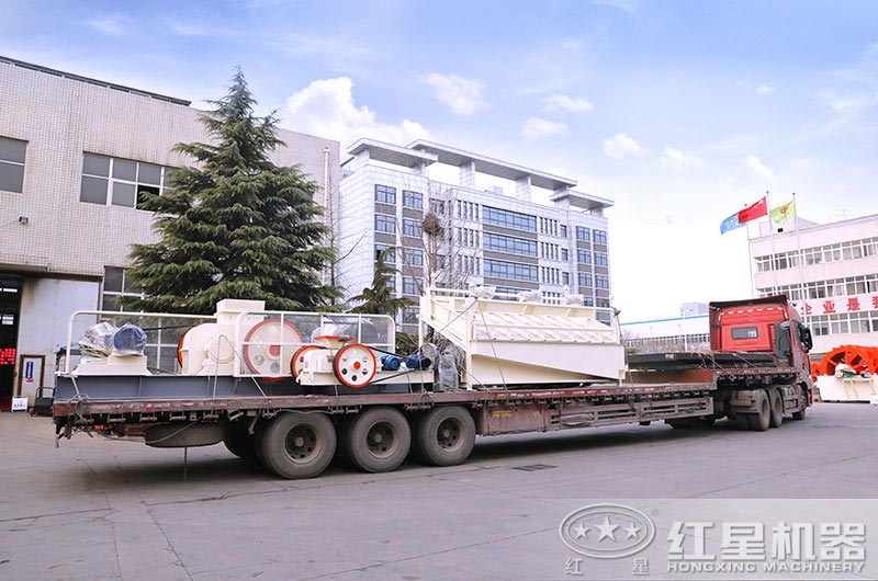 對輥破碎機設(shè)備發(fā)貨現(xiàn)場