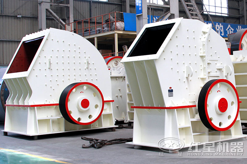 大型重錘式破碎機(jī)生產(chǎn)車間