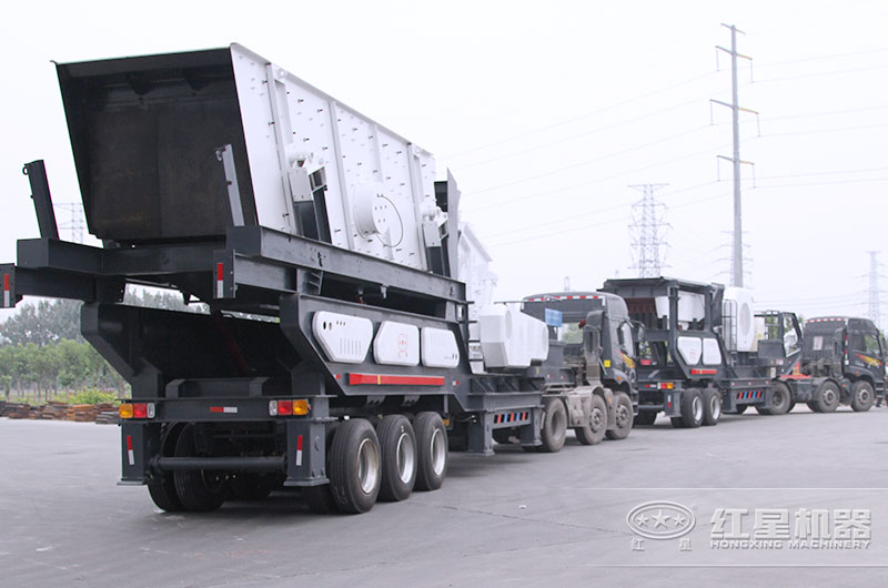 這是發(fā)往湖南長沙的移動煤矸石破碎機