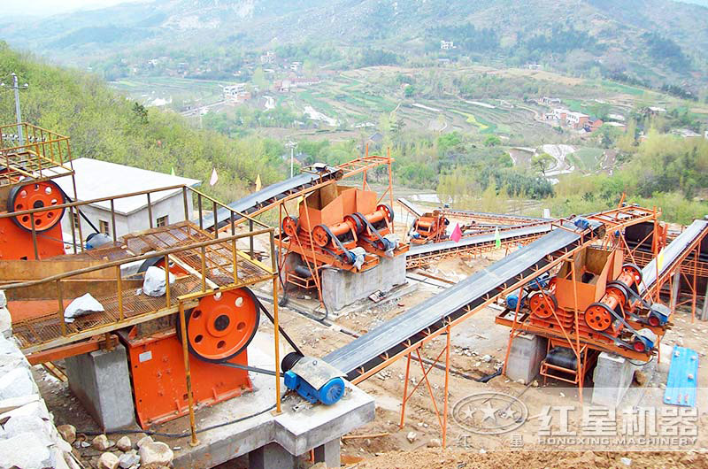紅星顎式破碎機生產線現(xiàn)場，配置合理、高產運行