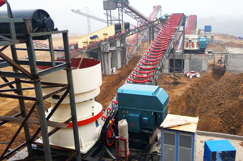 安裝完畢，準備投入生產的圓錐破碎機工作現(xiàn)場