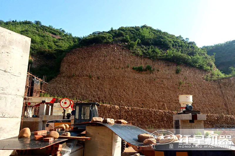 玄武巖破碎生產(chǎn)線現(xiàn)場 玄武巖破碎生產(chǎn)線現(xiàn)場