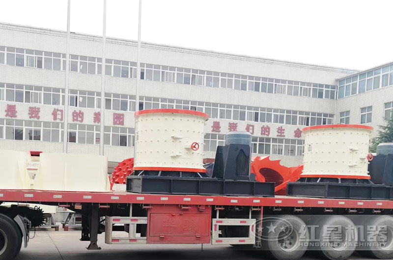 復(fù)合式破碎機市場需求大——設(shè)備發(fā)貨現(xiàn)場