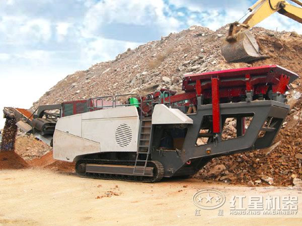 移動(dòng)破碎站設(shè)備生產(chǎn)現(xiàn)場(chǎng)